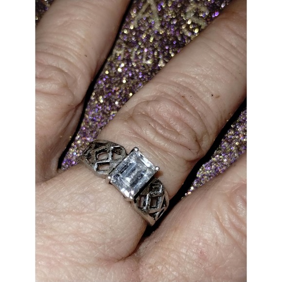 Beautifully decorated sterling silver solitaire ring size 7 - Picture 1 of 1